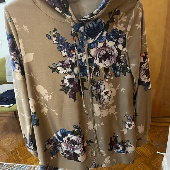 Haptics Tops - Super Cute Floral Sweatshirt